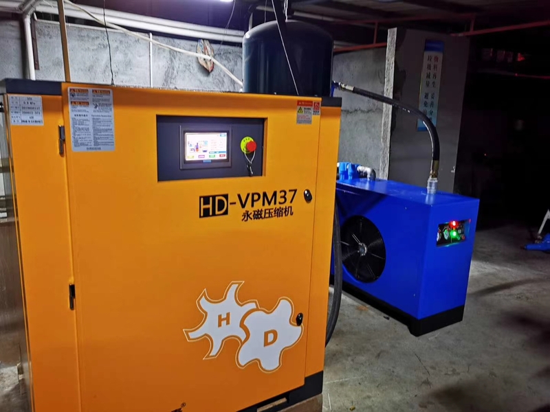 本发明公开了一种多井联动气举系统及控制系统